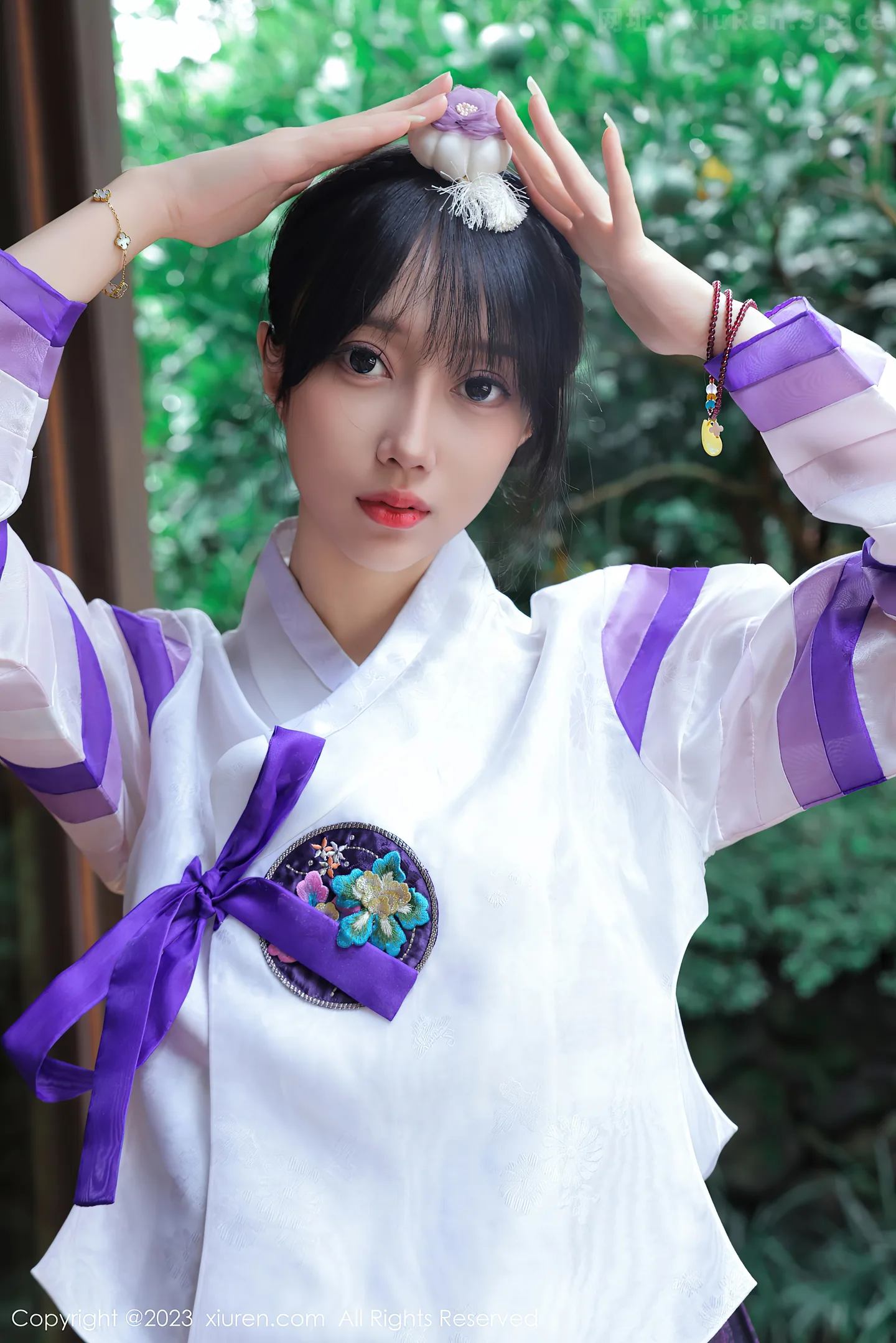 图片[5]-[XiuRen秀人网]VOL.7677 模特玥儿玥er济州岛旅拍大长今服饰半脱秀完美身姿迷人诱惑写真66P-秀人网官方网站